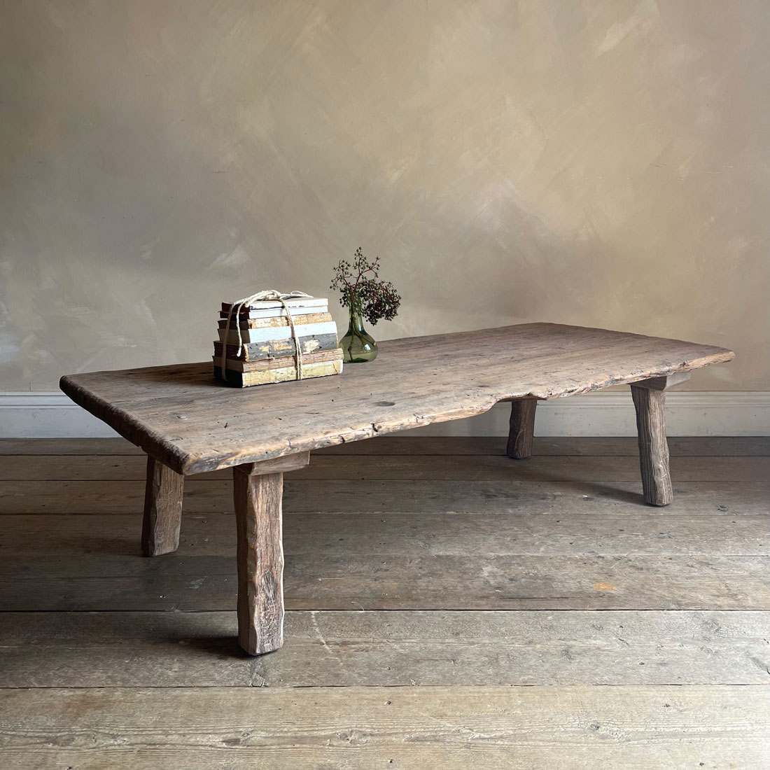 Antique coffee table Warwick