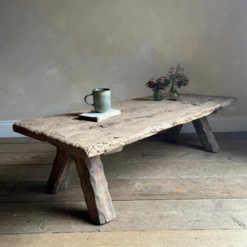 Antique coffee table Washington