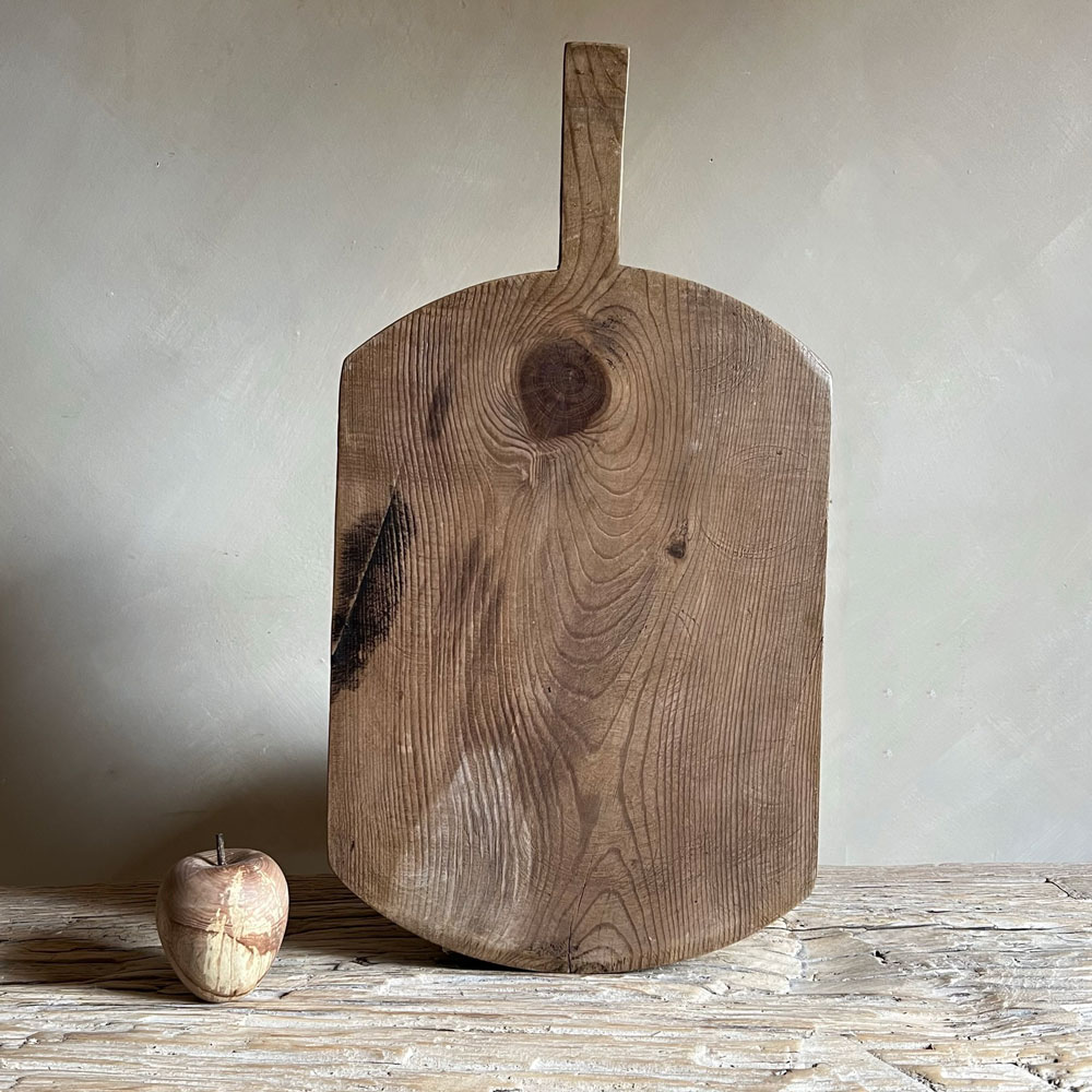 Antique Rustic Breadboard Padme