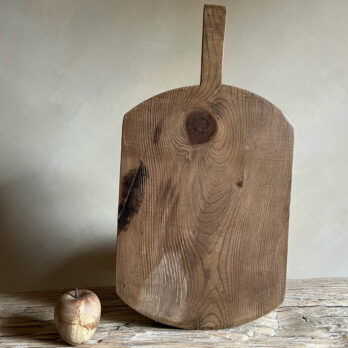 Antique Rustic Breadboard Padme