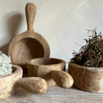 Wooden scoop bowl with handle