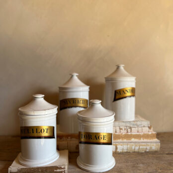Apothecary pot S/4 1820's