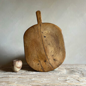 Antique Rustic Breadboard Yasmene
