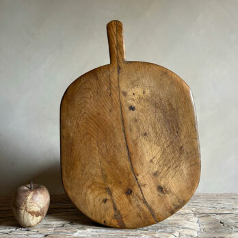 Antique Rustic Breadboard Yasmene