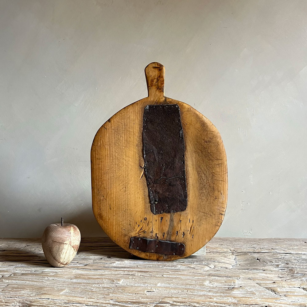 Antique Rustic Breadboard Zareen