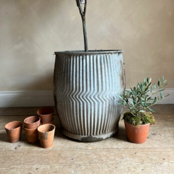 Antique dolly tub zigzag