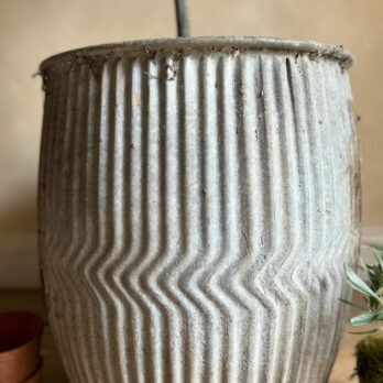 Antique dolly tub zigzag