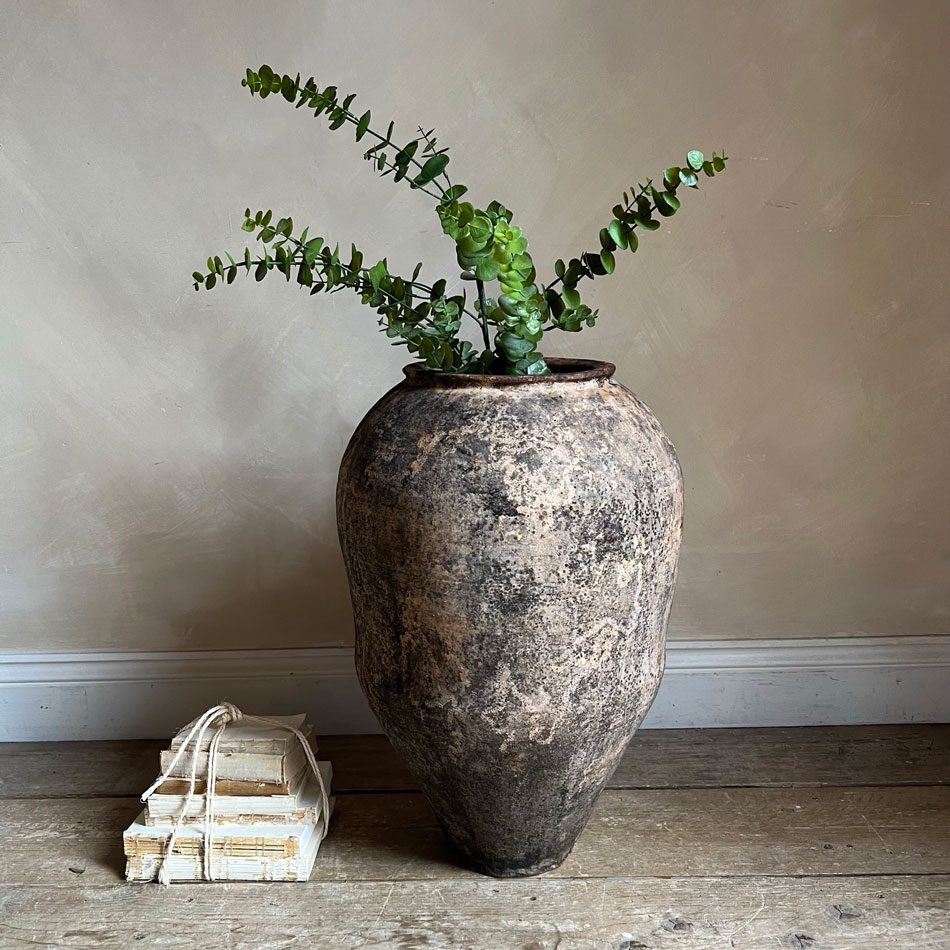 Rustic antique urn Elias