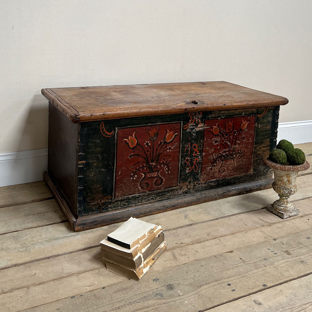 Antique swedish blanket box late 1800'sAntique swedish blanket box late 1800's