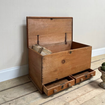 Vintage blanket box with drawers