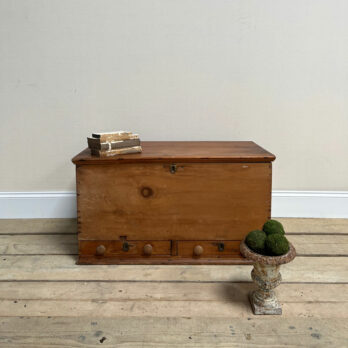Vintage blanket box with drawers
