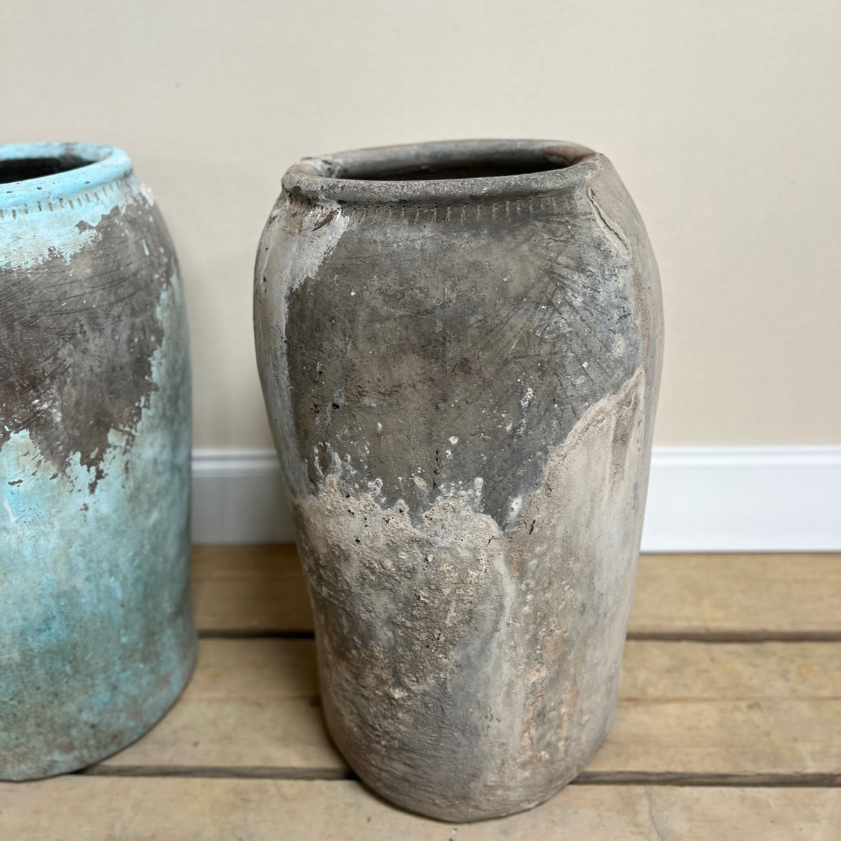 Antique White Urn Iniya