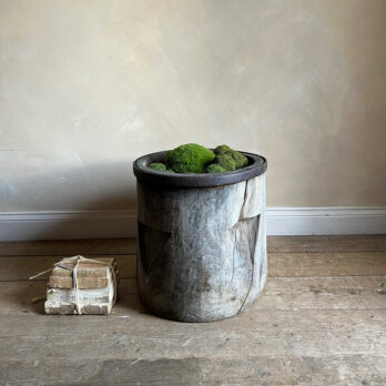 Giant wooden antique mortar | Eferu