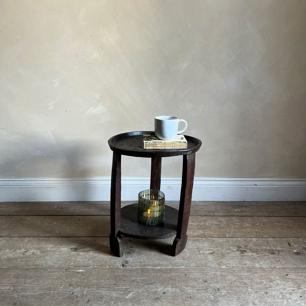 Small antique side table | Haiba
