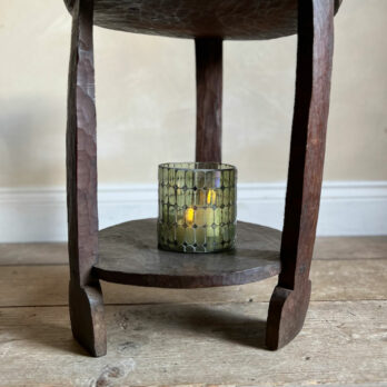 Small antique side table | Haiba