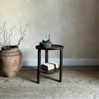 Small antique side table | Kitoko