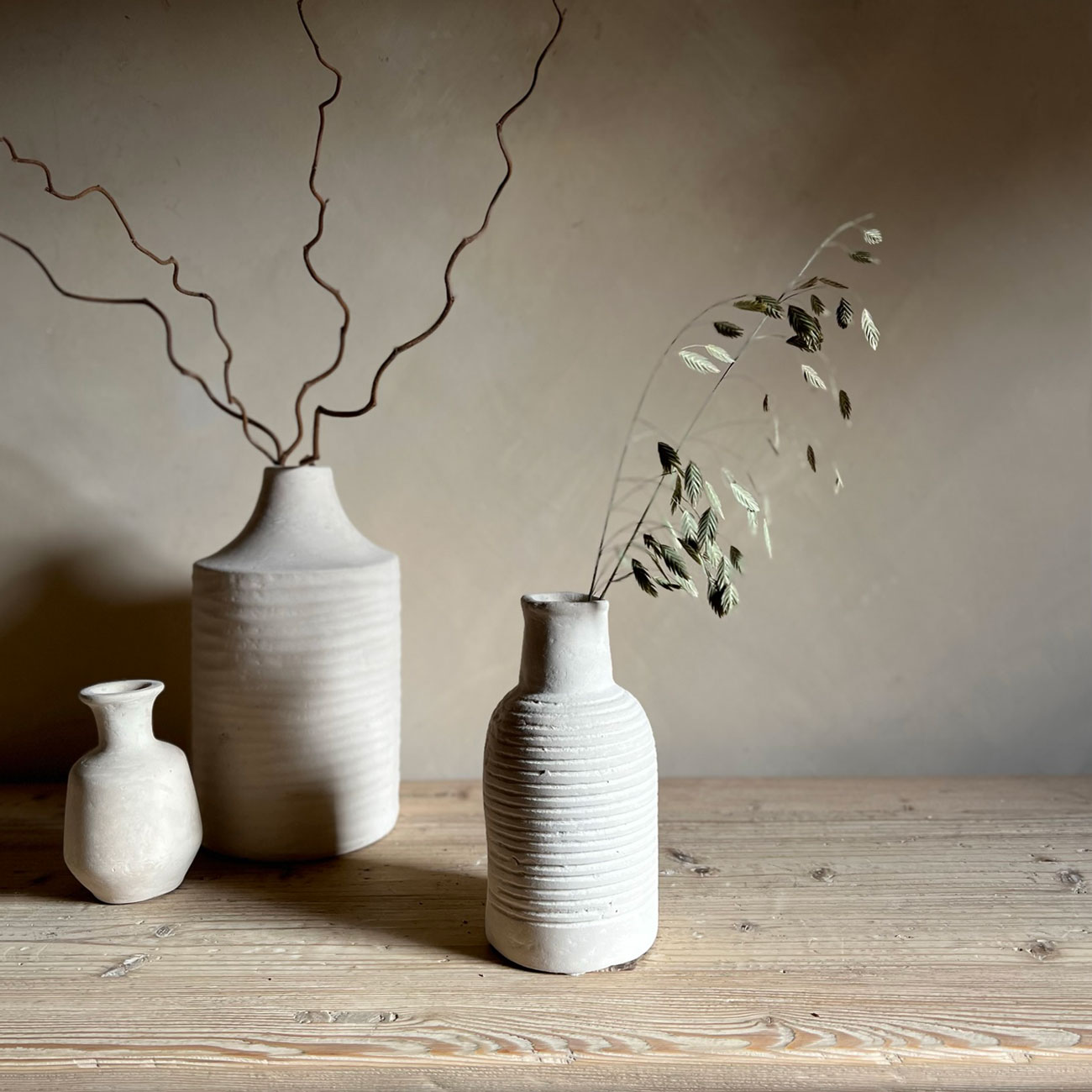 Stoneware Neutral vase | Medium Ribbed