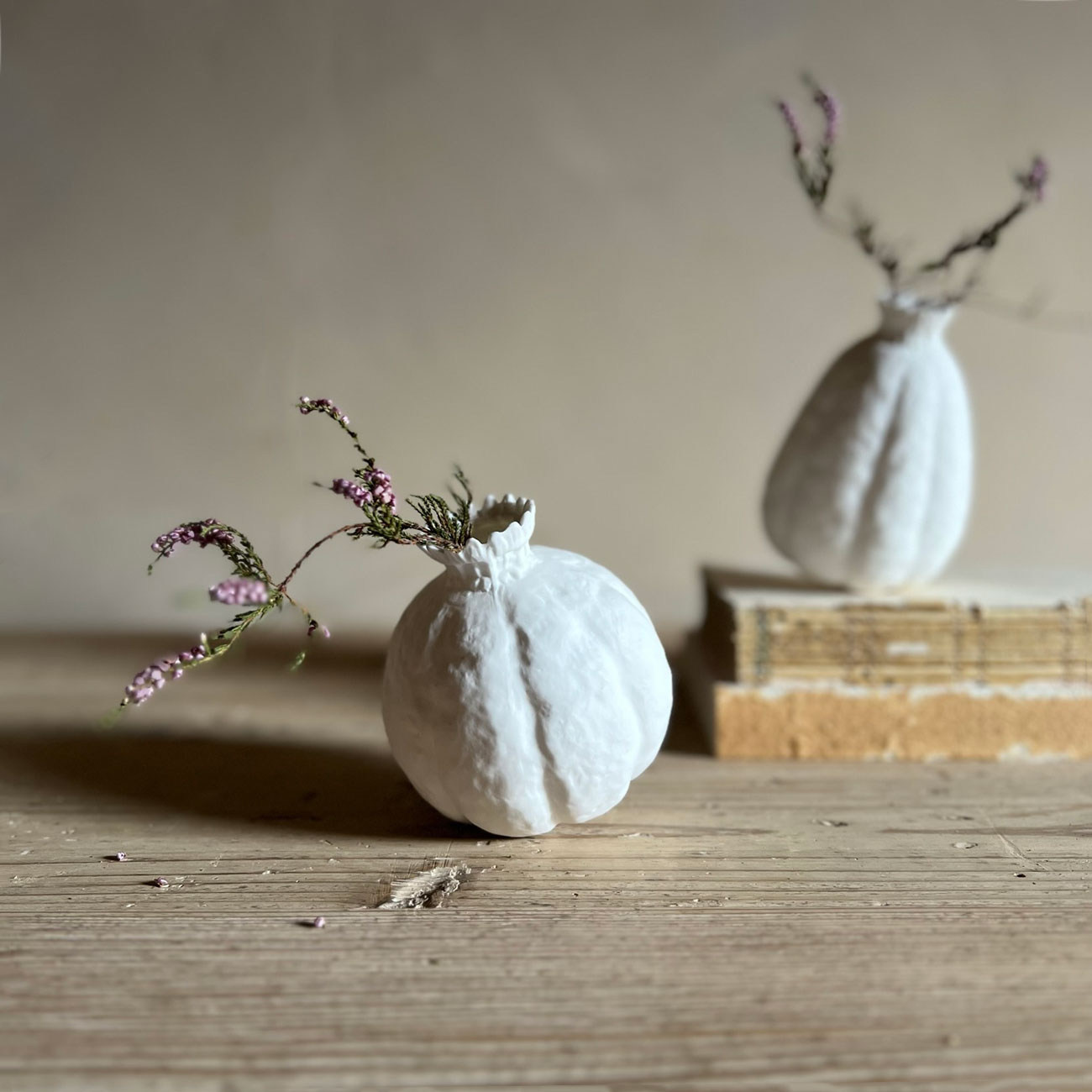 Porcelain poppy seed head 10cm