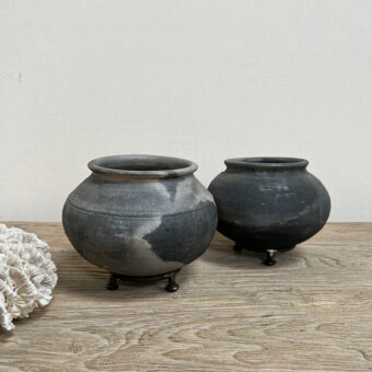 Chai pot on stand Saachi