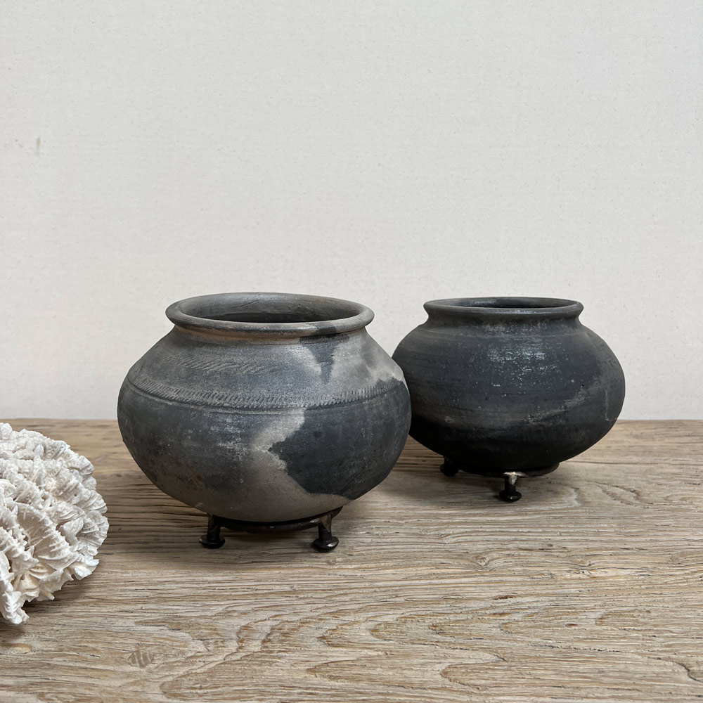 Chai pot on stand Saachi