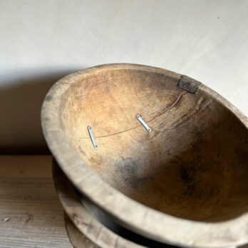 Antique African bowl on stand | Tianya