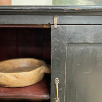 Antique black sideboard Trayi