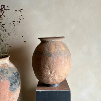 Large antqiue African urn | Urbi