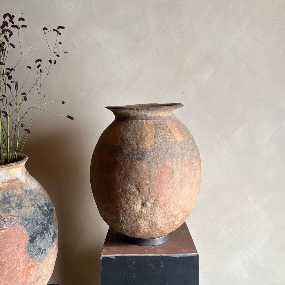 Large antqiue African urn | Urbi