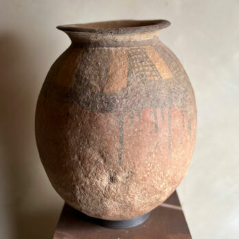 Large antqiue African urn | Urbi