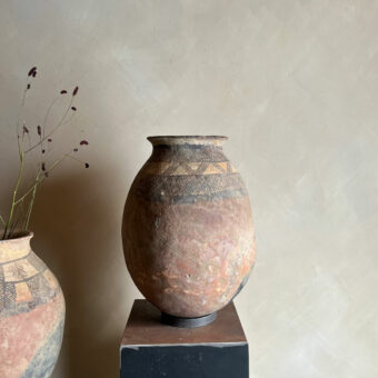 Large antqiue African urn | Zola