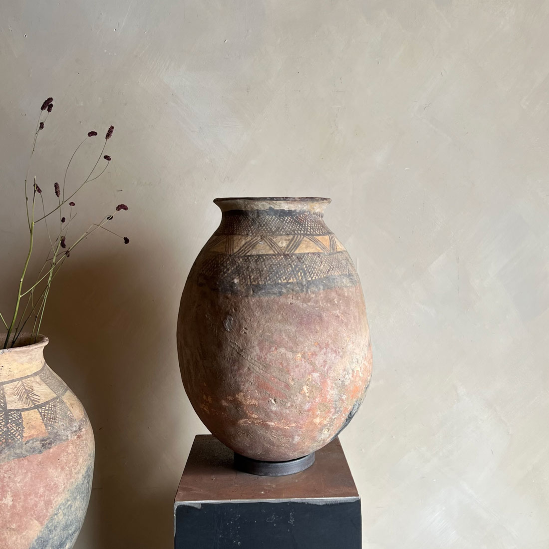 Large antqiue African urn | Zola