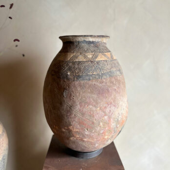 Large antqiue African urn | Zola