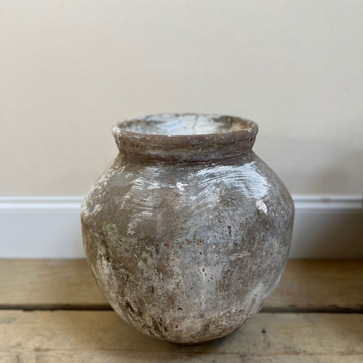 Antique medium Java pot Zoyi