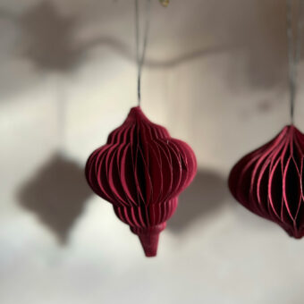 Honeycomb jewel paper ornament red