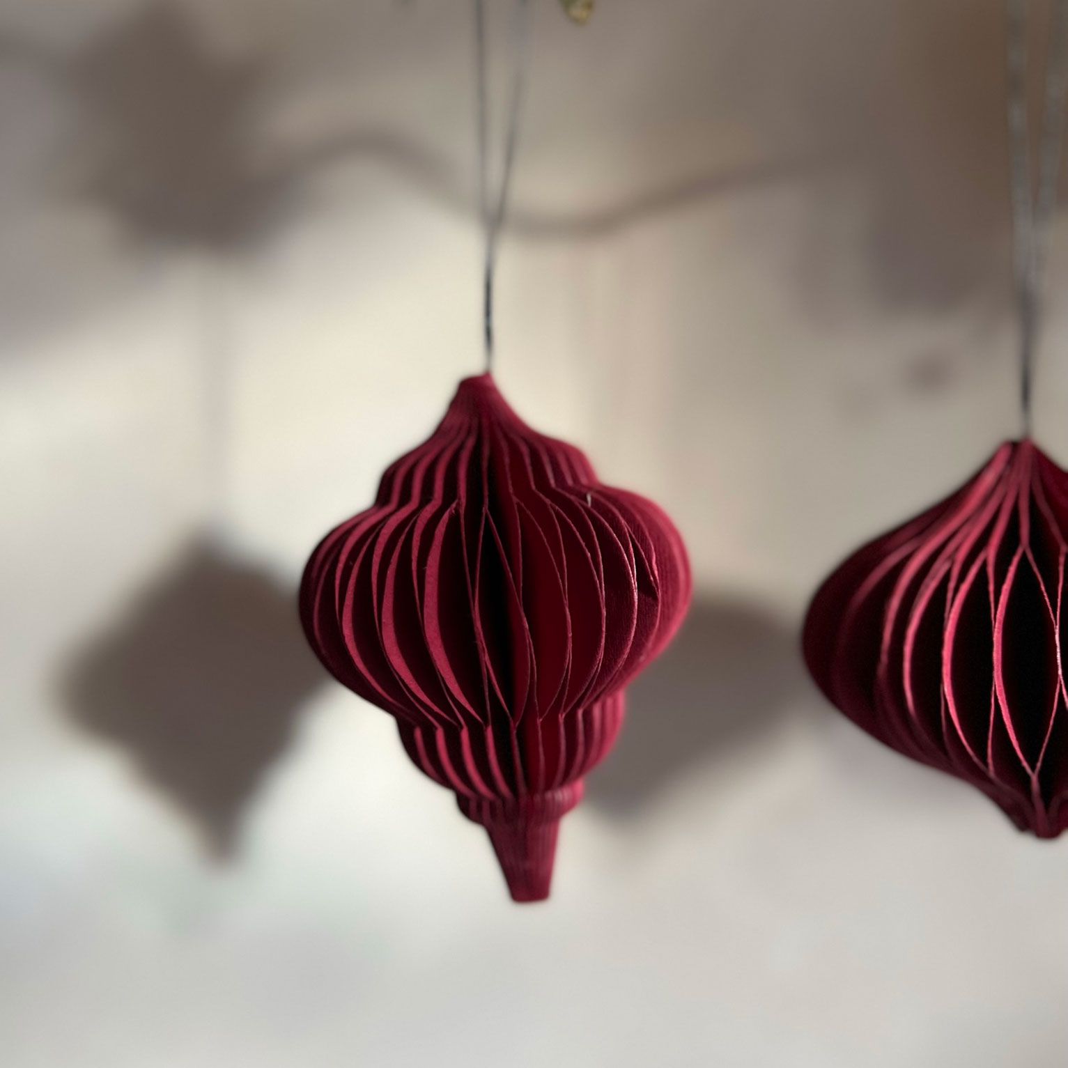 Honeycomb jewel paper ornament red