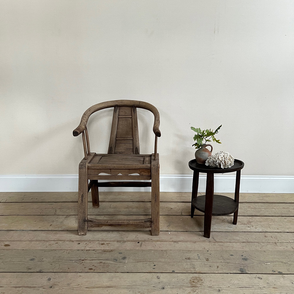 Antique horse shoe chair | Anastasia