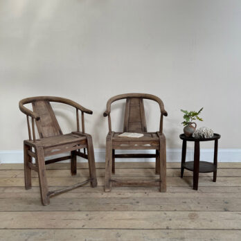 Antique horse shoe chair | Anastasia