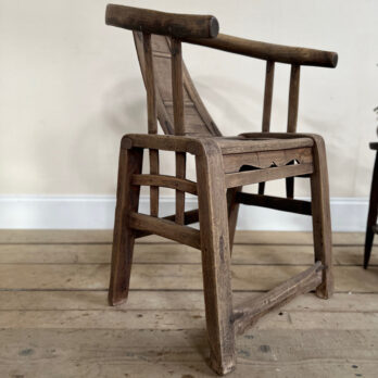 Antique horse shoe chair | Anastasia