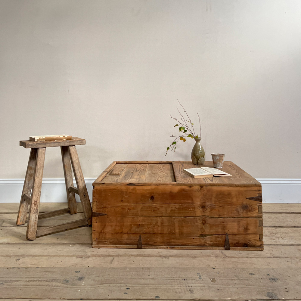 Antique rustic blanket box | Cosima