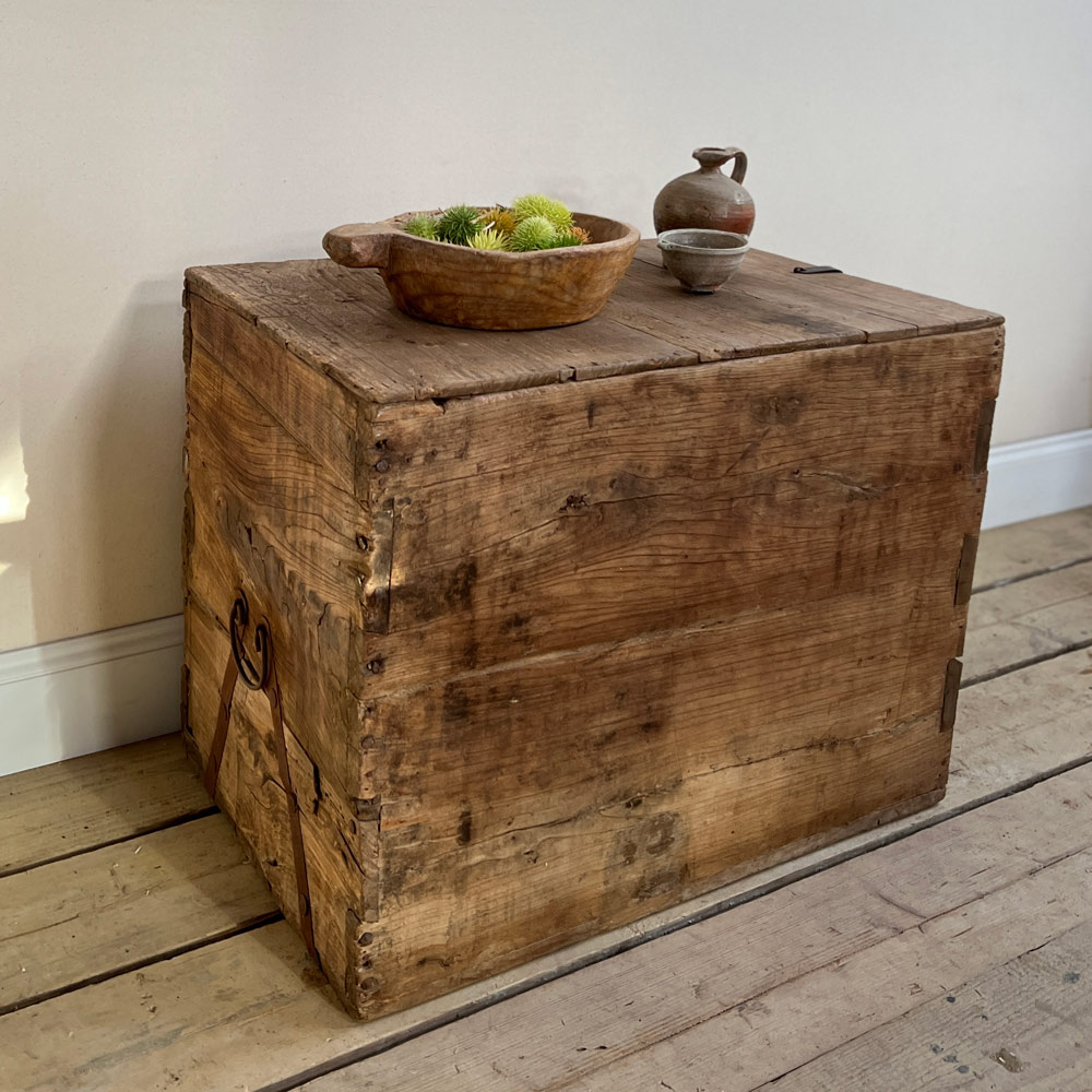 Antique rustic merchants trunk | Cressida