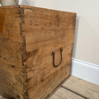 Antique weathered blanket box | Hermione