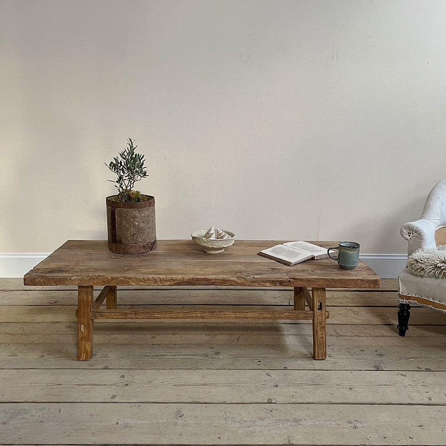 Large warm antique coffee table NathalieLarge warm antique coffee table Nathalie