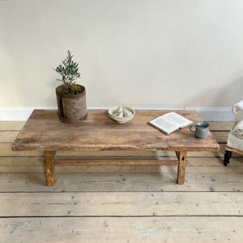 Large warm antique coffee table NathalieLarge warm antique coffee table Nathalie