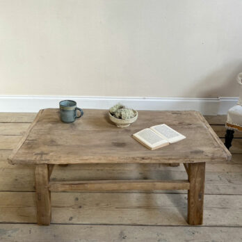 Antique rustic coffee table | Silvestra