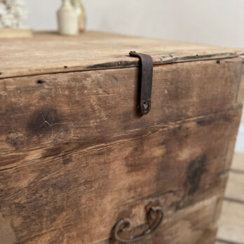 Antique blanket box | Sybil