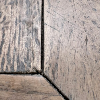 Antique Kang coffee table | Jolien